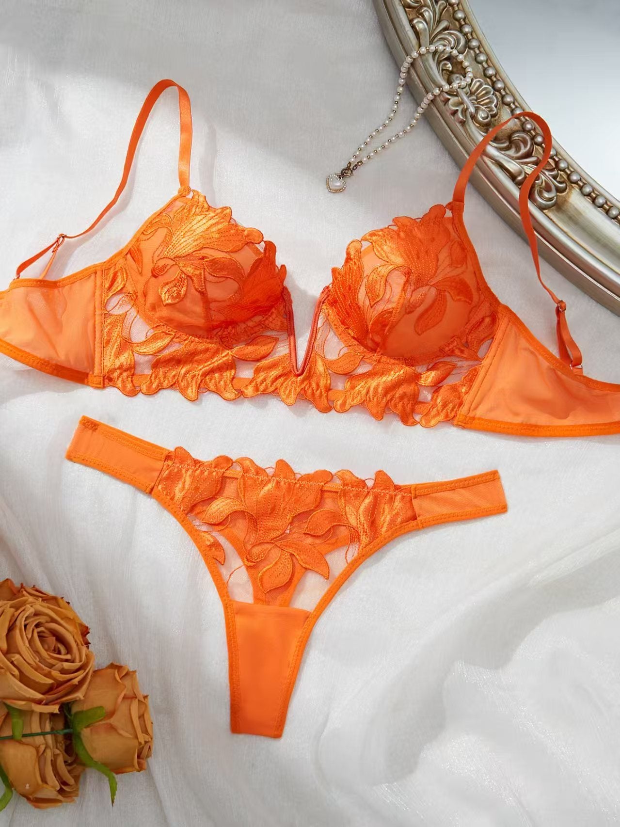 Lune V – Deep V Embroidery Lace Bra Set [3613]