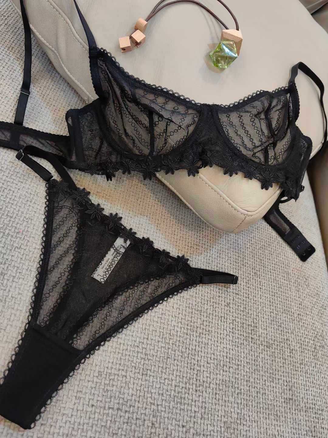 Airlight Curve – Ultra-Thin Lace Support Bra Set [8612]