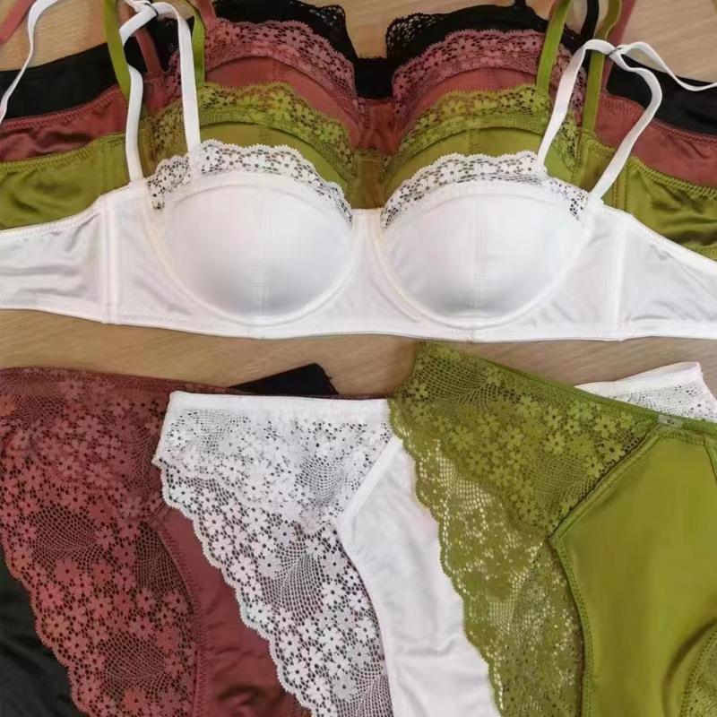 Glossé Nuit – French Lace Shine Bra Set [619]