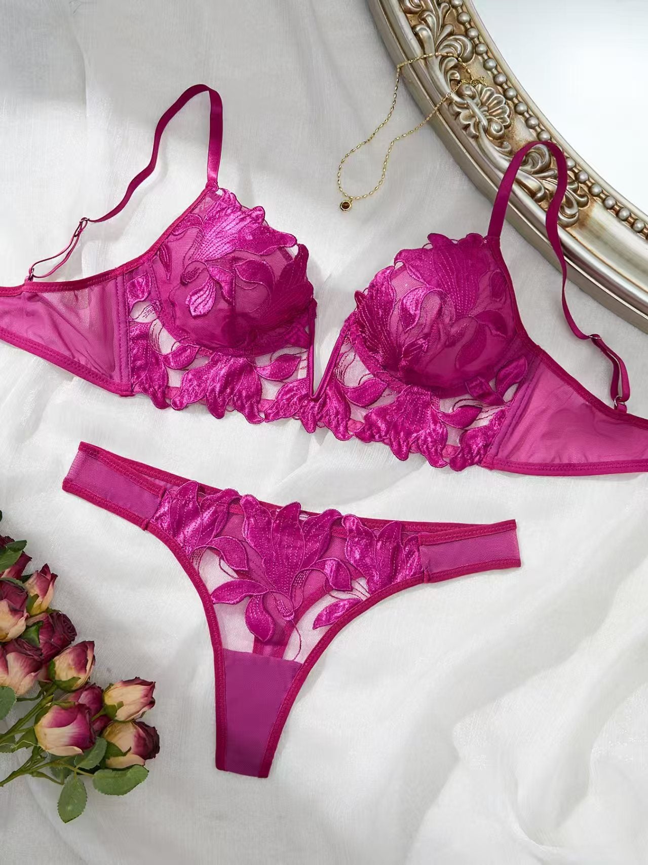 Lune V – Deep V Embroidery Lace Bra Set [3613]