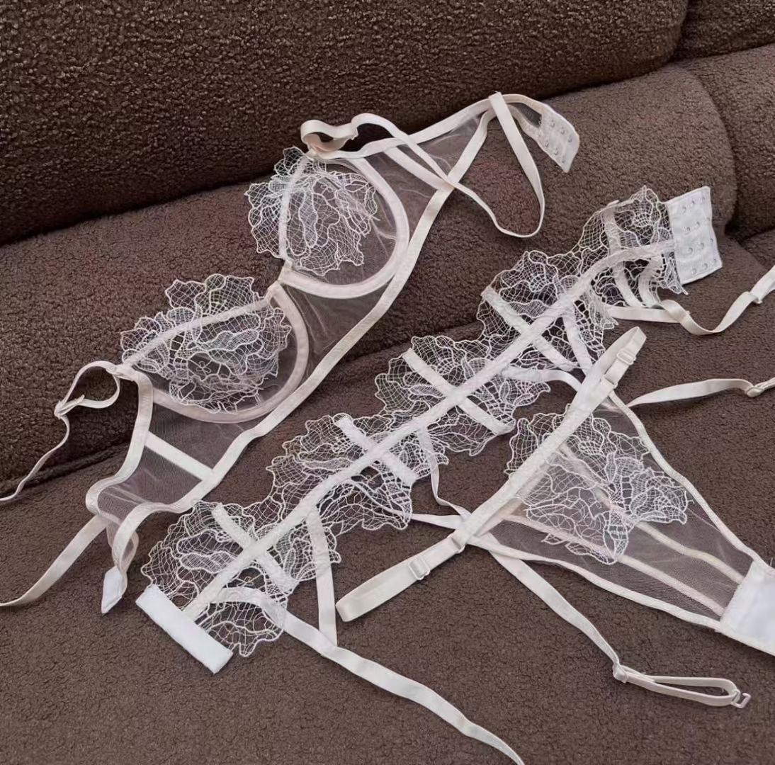 Moonlight Touch – Embroidered Lace 3-Piece Garter Set [LV298]