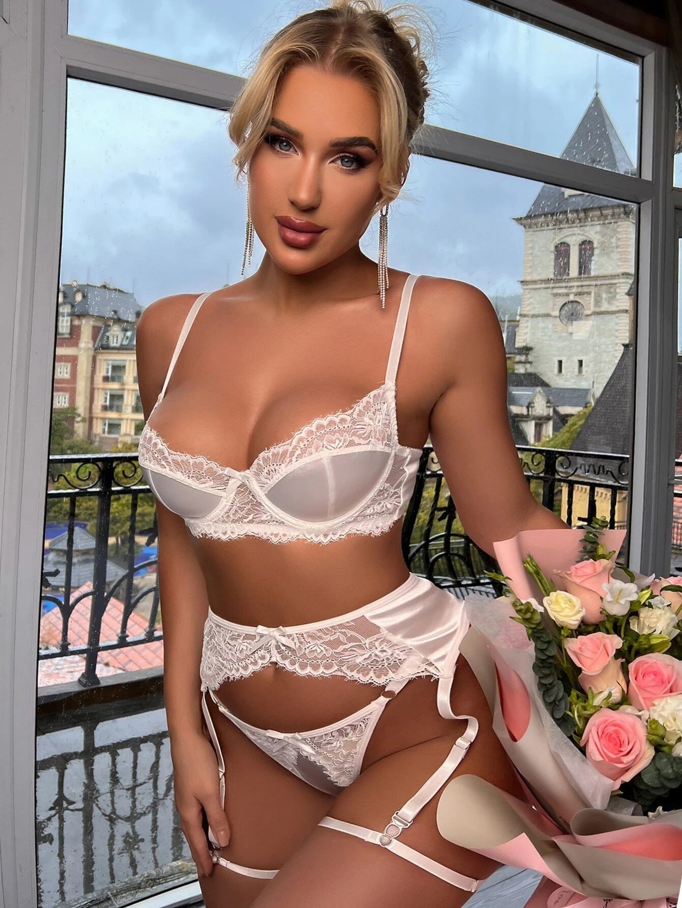 Whisper White – Lace Cut-Out Garter & Bra 4-Piece Set [F5180]
